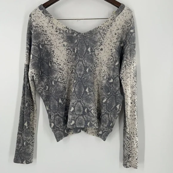 WILDFOX Python Stripe Daphne V-Neck long sleeve top - Picture 12 of 13
